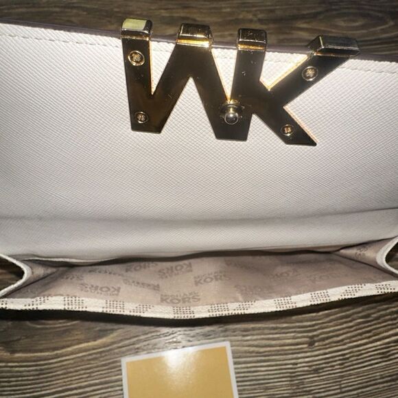 Michael Kors Beige & Tan Leather Tote Handbag and wallet set. Gold Hardware - Picture 15 of 15